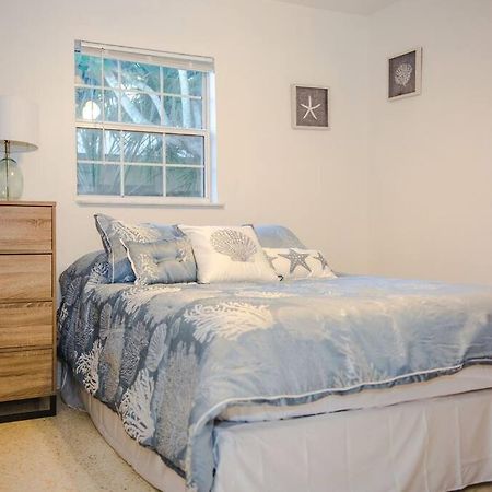 Charming Home, Minutes From The Beach เวโรบีช ภายนอก รูปภาพ